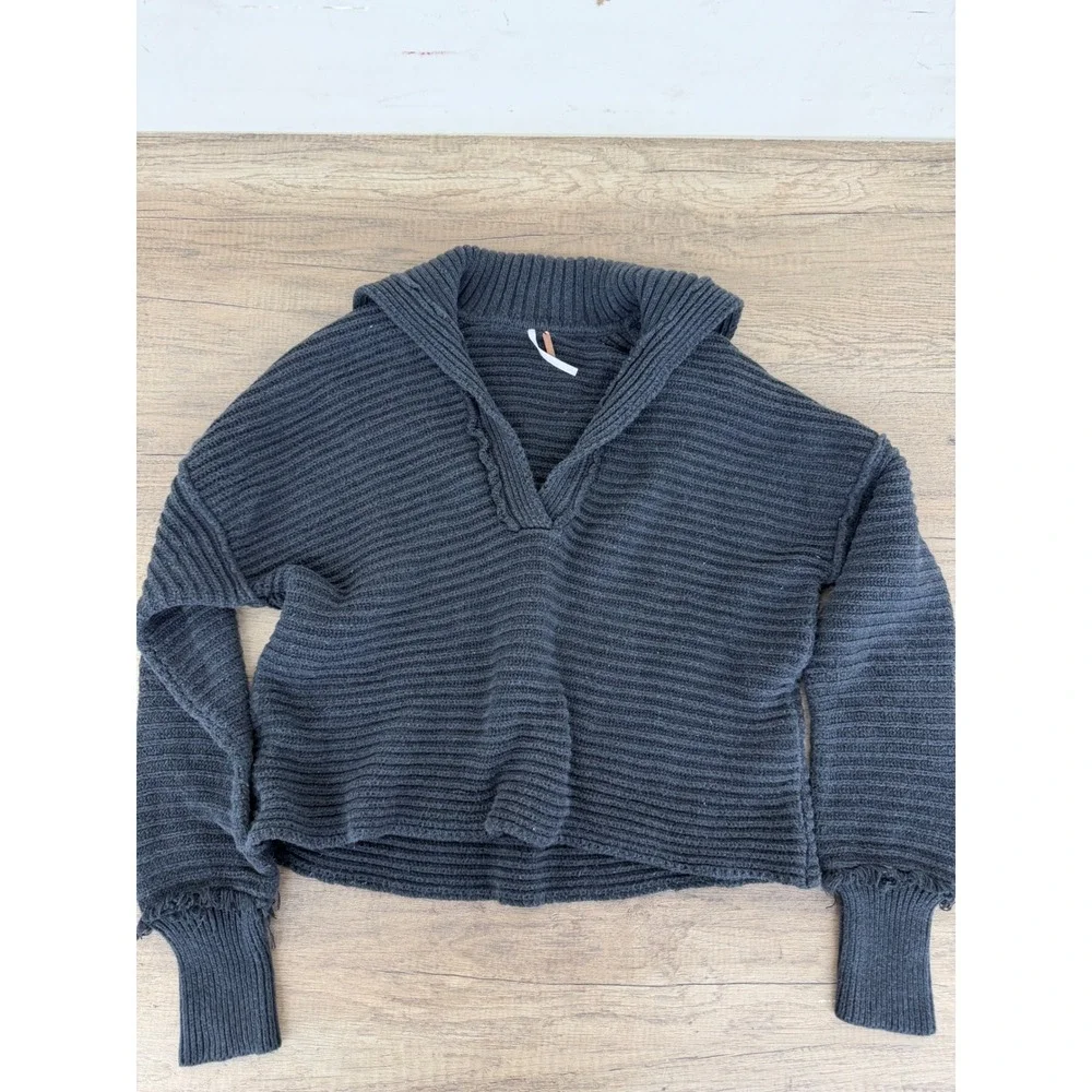 Free People Charcoal Grey Ribbed V-Neck Distressed Pullover Sweater Womens XS